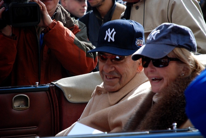 Yogi Berra and his wife, Carmine, parading in 2009. (Photo by Tom Honan)